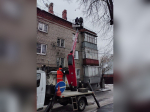Жителям напомнили о необходимости чистить от сосулек свои балконы и кондиционеры