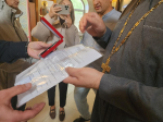 Медаль за помощь СВО вручили волонтеру-предпринимателю в православном храме Красноармейска