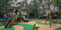 Новую детскую площадку в зеленых тонах леса установили в Дзержинце - Regions.Ru